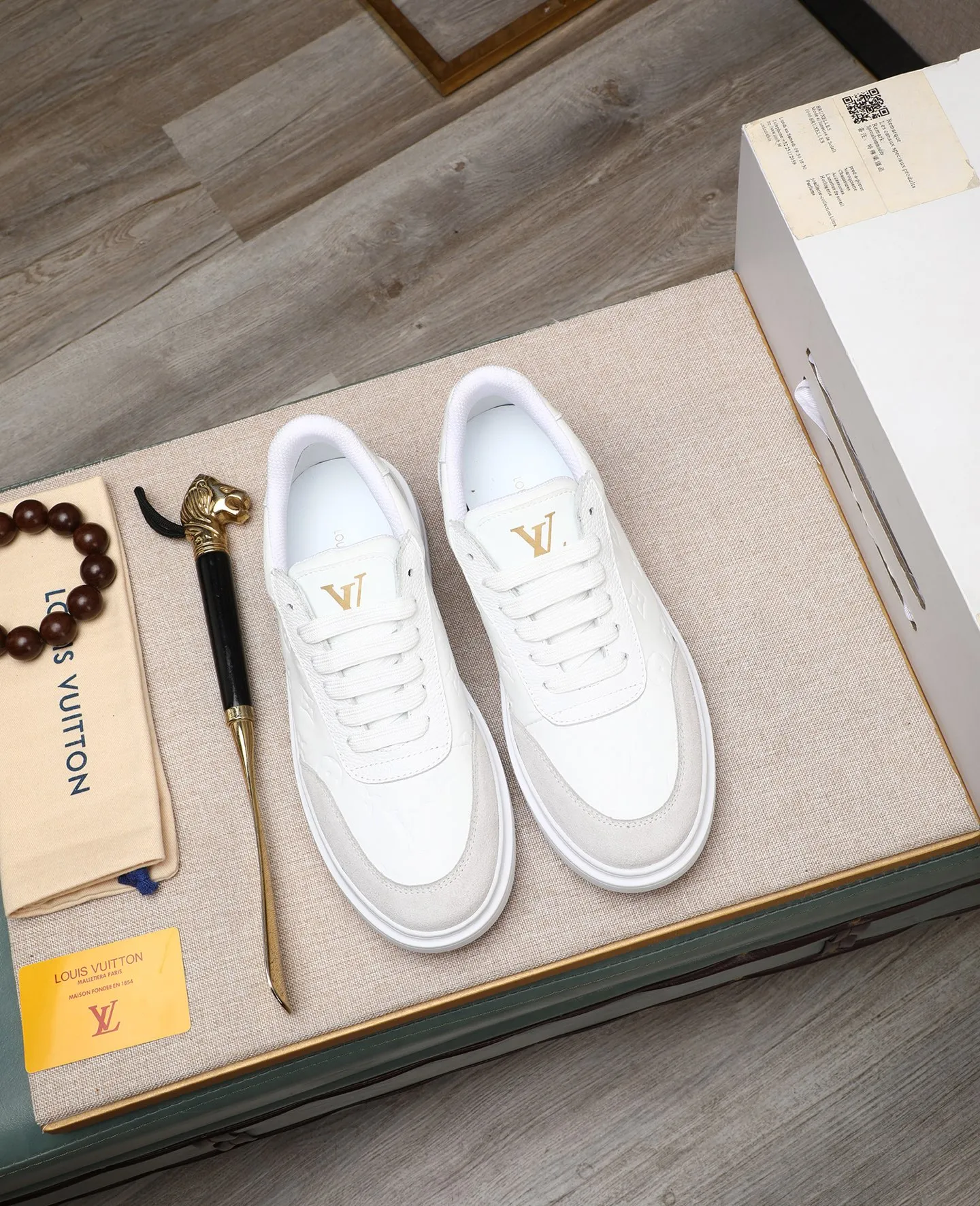 Men's shoes 💰540 📛📛【LOUIS VUITTON】Louis Vuitton new product👟Milan fashion catwalk style🇰🇾🇰🇾LV family logo, celebrity style, a must-have for fashionistas⚠️Classic presbyopia flower➕Water-dyed cow lining➕Special outsole👞Number 38-44 (45 46 custom-made)